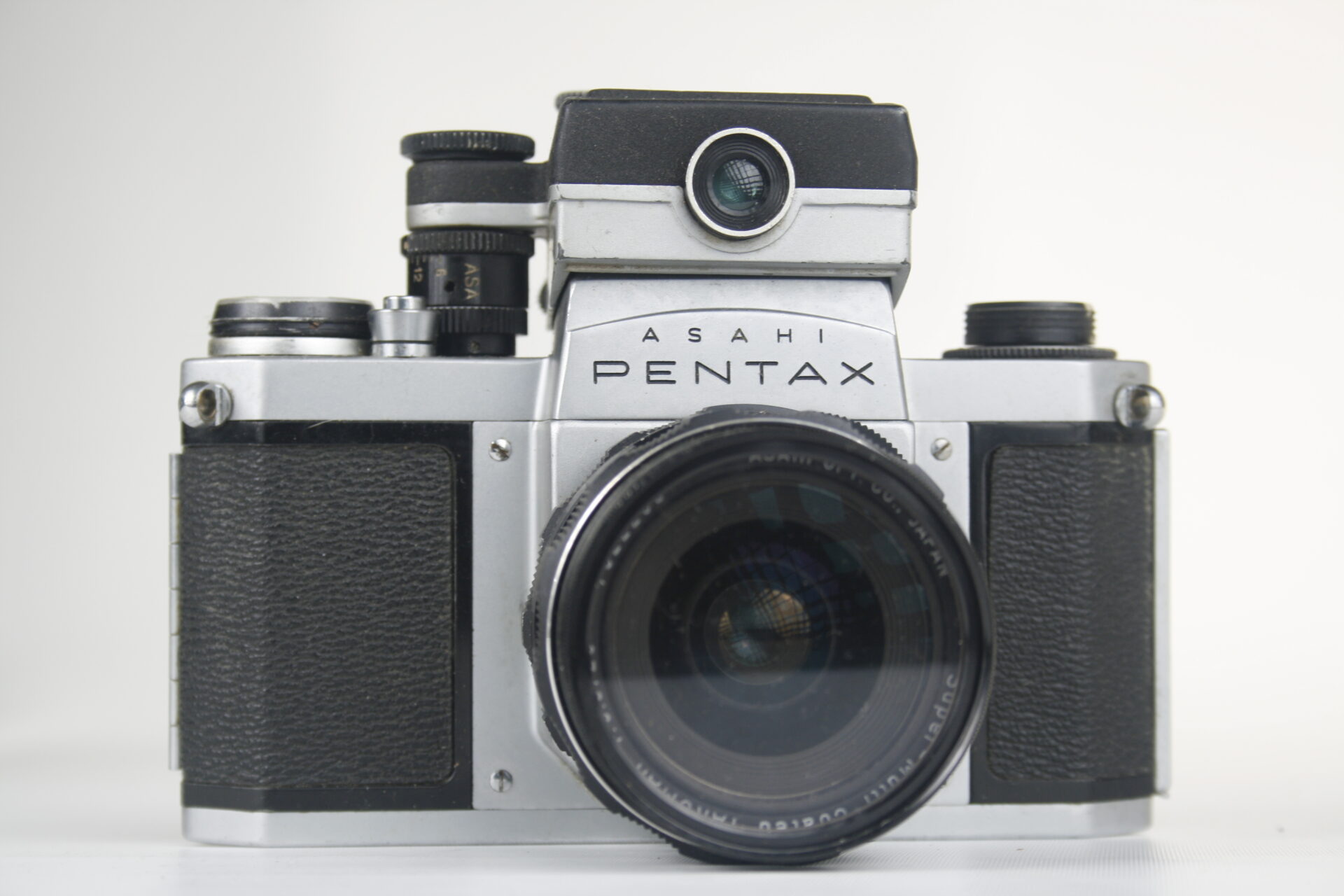 Pentax (Asahi). 35mm SLR camera. Japan.