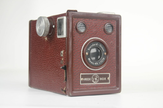 Vredeborch Vrede box Standard-Union Menis. 120 film box camera. Ca.1949-1953. Duitsland.