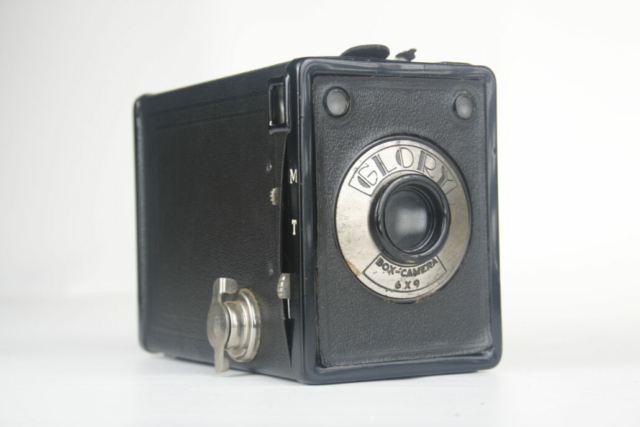Glory  box camera. 120 film. 1948-1949. Nederland.