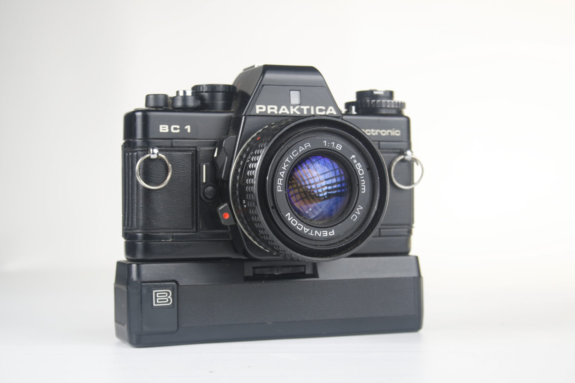 Praktica BC 1 electronic. 35mm SLR camera. 1984-1985. Oost-Duitsland (DDR).