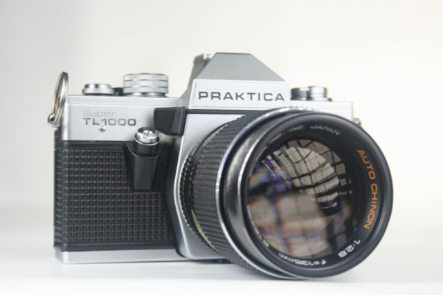 Praktica Super TL 1000. 35mm SLR camera. 1979-1986. Oost-Duitsland (DDR).