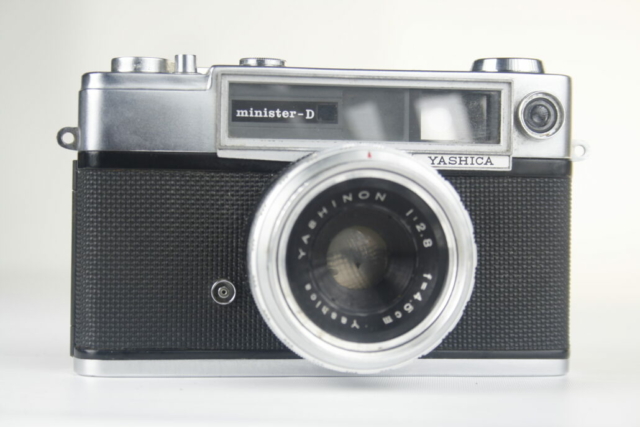 Yashica Minister-D. 35mm rangefinder camera. 1964. Japan.