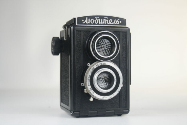 Lubitel (Russisch opschrift) 1949-1956 6x6 TLR camera. USSR.