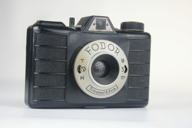 Fodor (rebranding) Hexi . 120 film. Bakkelieten viewfinder camera. 1953. Nederland.
