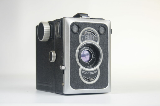 Zeiss Ikon Box Tengor  56/2. 120 film box camera. Ca. 1948-1956. Duitsland