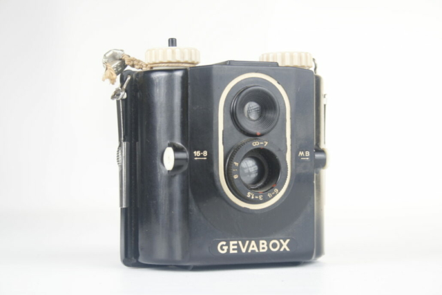Gevaert Gevabox. Bakkeliet. 120 film box camera. Ca.1950. Duitsland.
