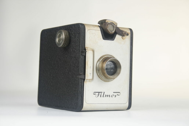 Filmor  box camera. 120 film. 1950. Italie.