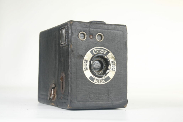 Coronet BoBox. 120 film box camera. 1940-1944. Frankrijk.