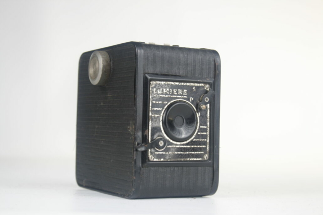 Lumiere Lumierebox. 127 film box camera. 1935-1937. Frankrijk.