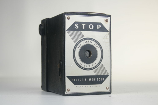 Stop box camera. 120 film. 1960. Frankrijk.