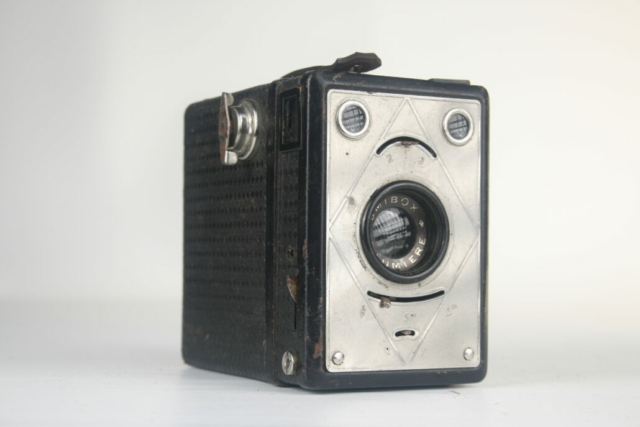 Lumiere Lumibox. 120 film box camera. 1934-1938. Frankrijk.