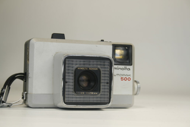 Minolta Autopak 500. Viewfinder camera. 126 film. 1966. Japan