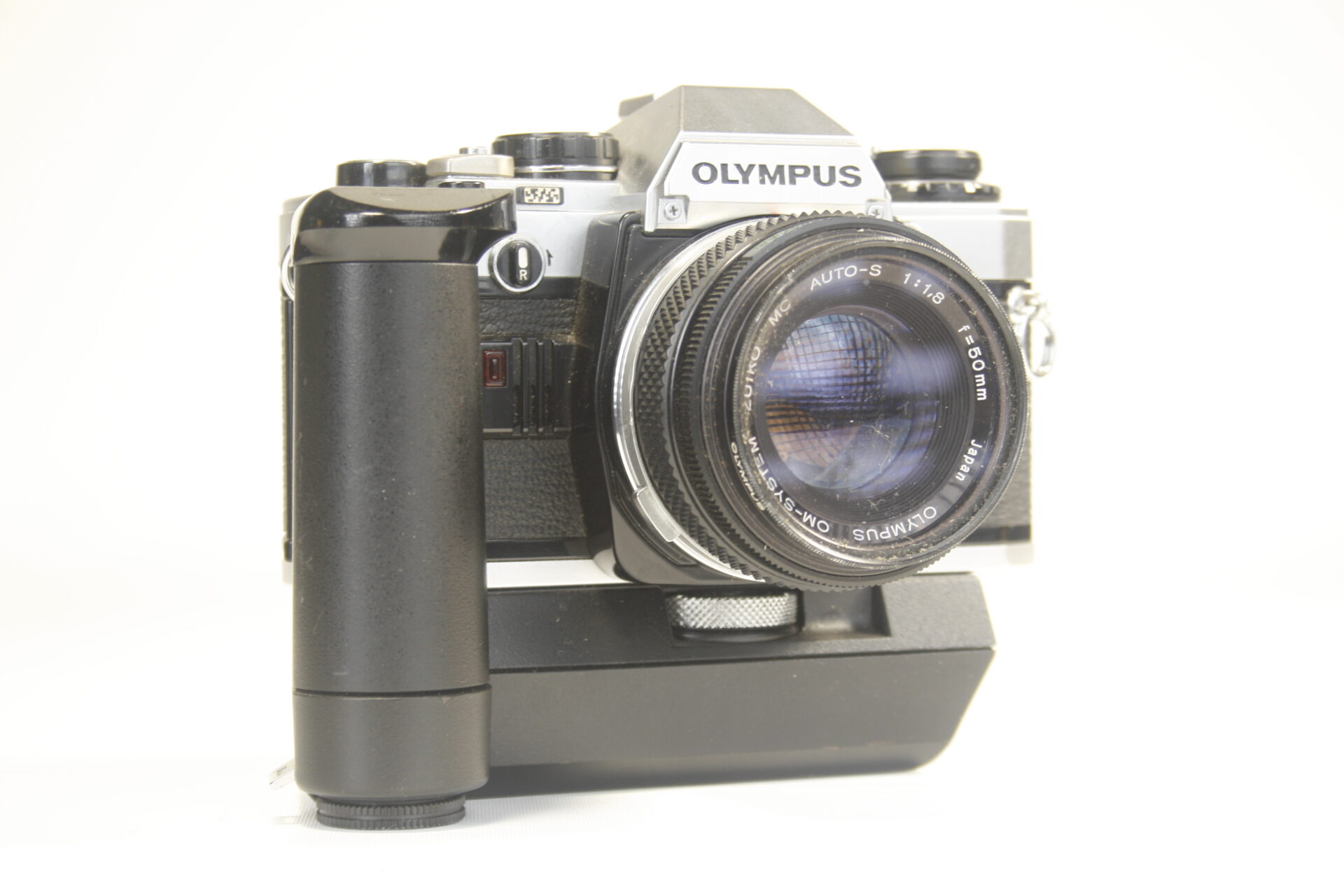 Olympus OM10 met battery pack. 35mm SLR camera. 1979. Japan.