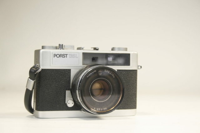 Porst 135 L. (Chinon 35EE, GAF Memo 35 ET, Revue 400S). 35mm film. Rangefinder camera. 1971-1975. Japan