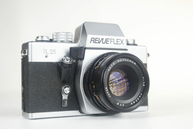 Revueflex TL 25 (Praktica MTL 5). SLR camera. 35mm. 1983-1985. Oost-Duitsland