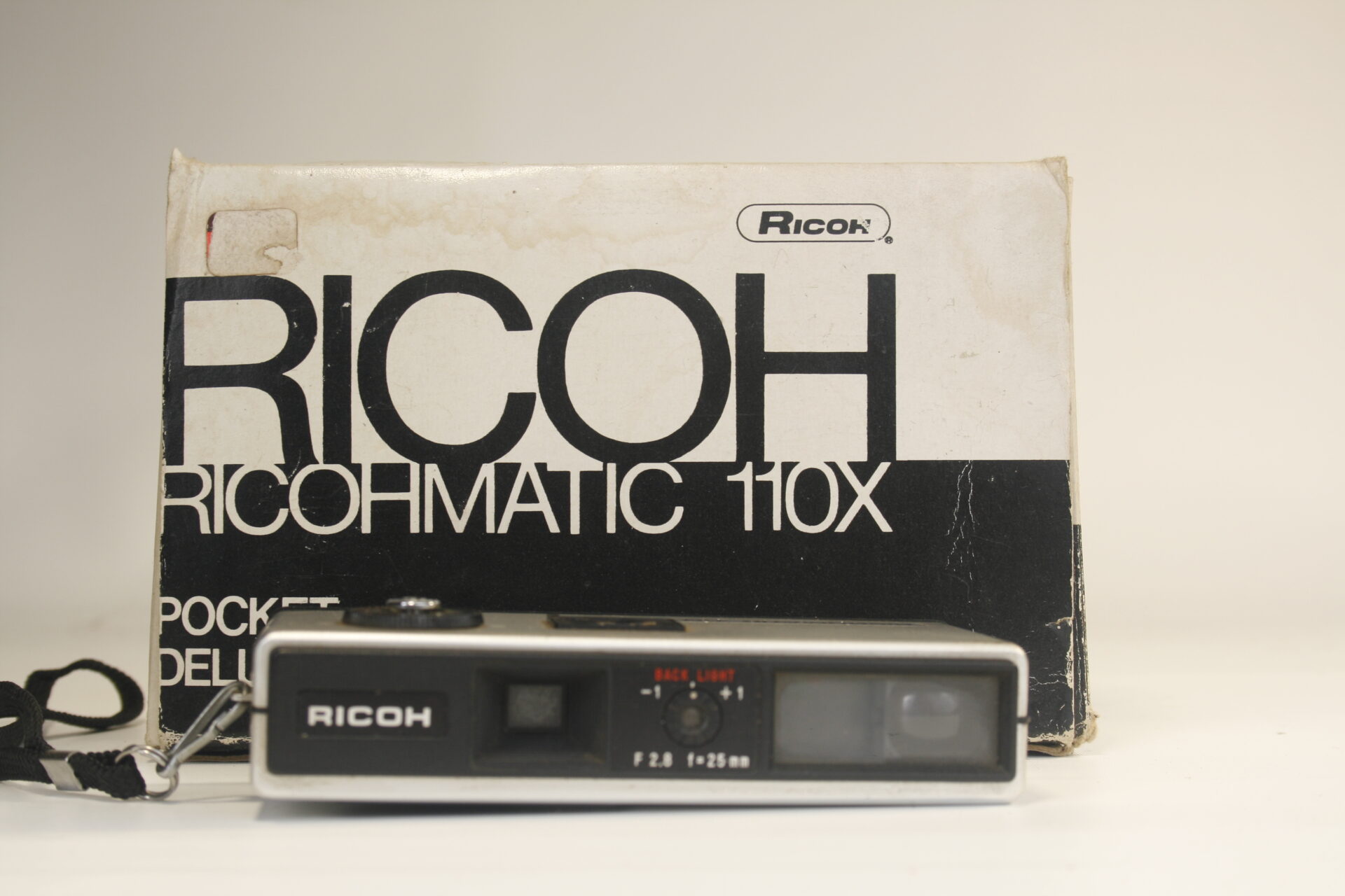 Ricoh. Ricohmatic 110X Pocket Deluxe. 110 film. 1973. Japan