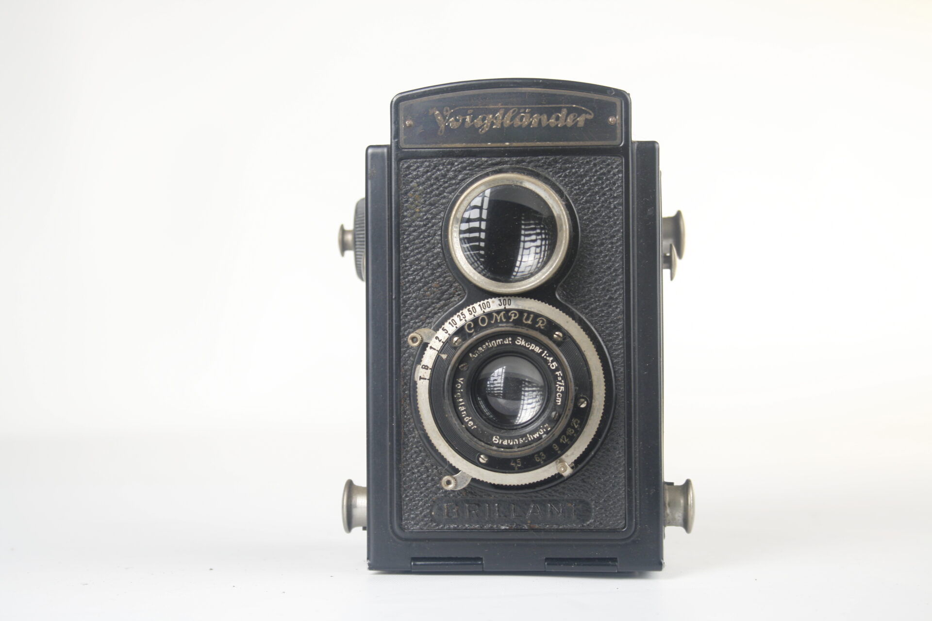 Voigtlander Brillant tweede metalen model. 1932. 6×6. 120 film. TLR camera. Duitsland.
