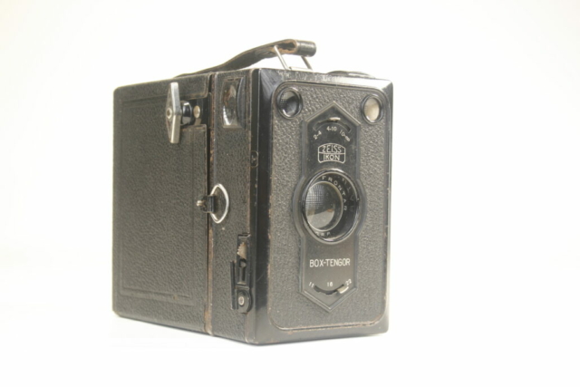 Zeiss Ikon Box Tengor. Frontar. 120 film box camera. Ca. 1928-1934. Duitsland