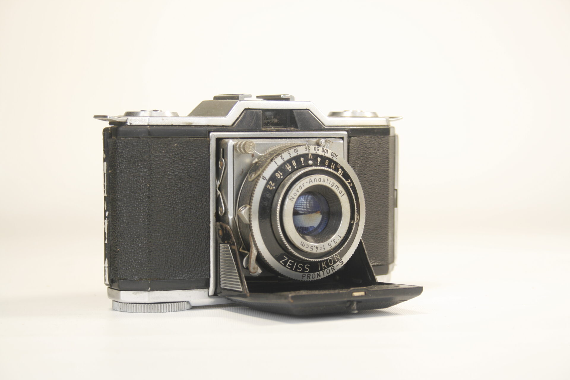 Zeiss Ikon Ikonta 35. 35mm camera. Prontor-S. 1947-1953. Duitsland.