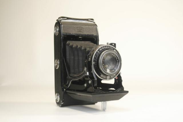Zeiss Ikon Ikonta 521-2. 120 rolfilm. 1938-1952. Duitsland
