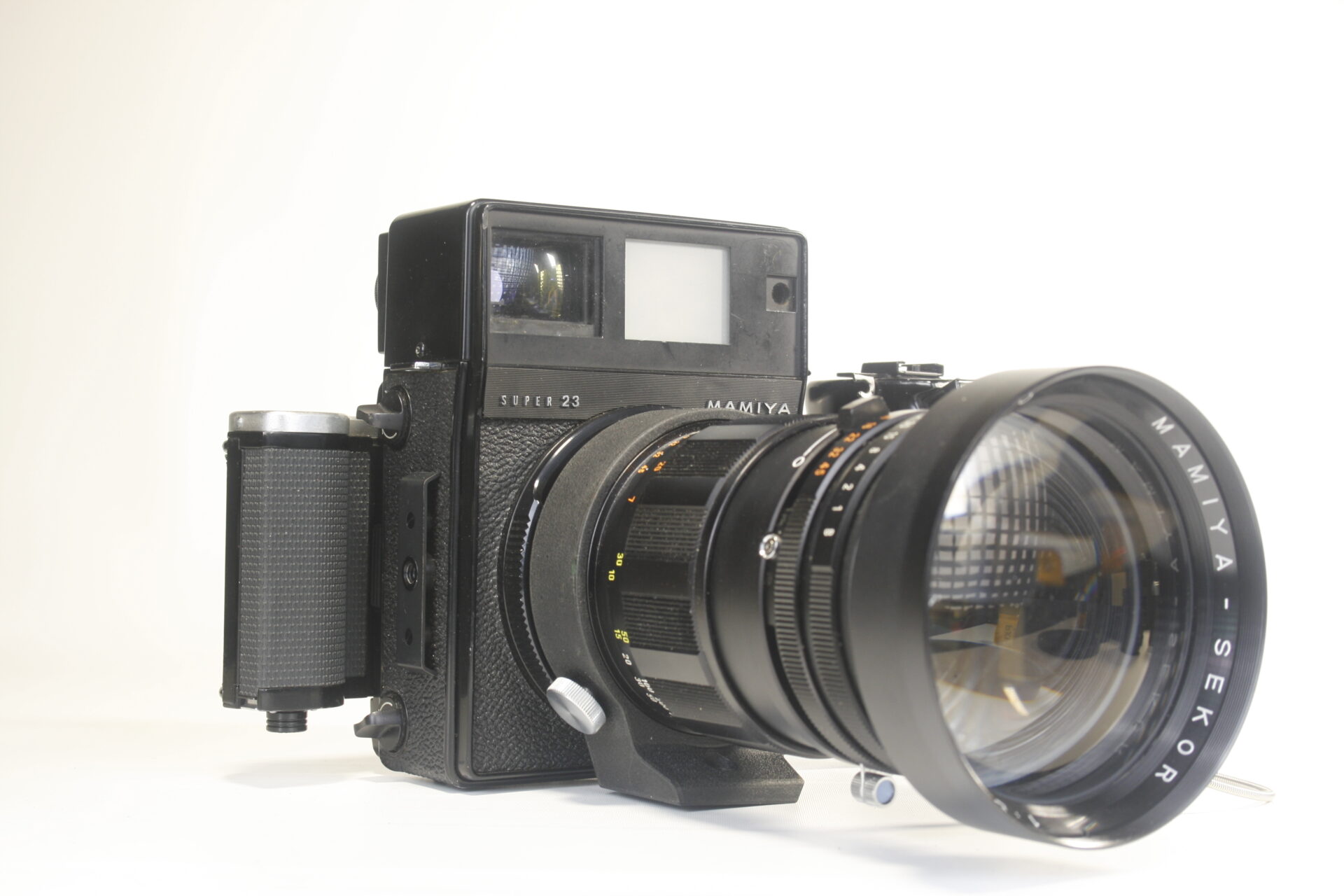 Mamiya Super 23. 2×3 negatief vel en rolfilm. Rangefinder camera. 1967. Japan.