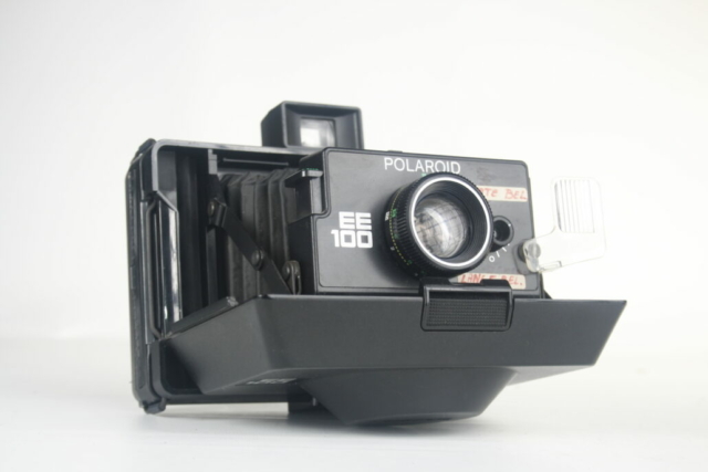 Polaroid EE 100. 100-series packfilm en 80-series packfilm. 1977-1978. USA