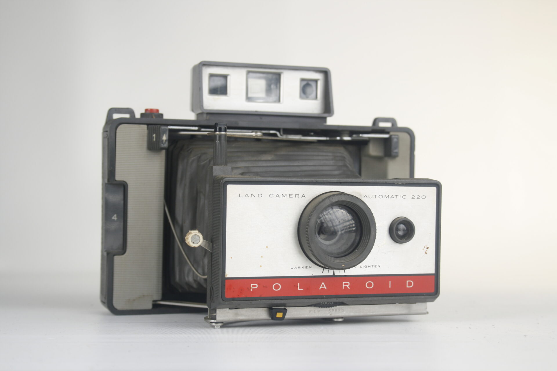Polaroid Land Camera Automatic. Model 220. 100 series Packfilm. 1968-1970. USA