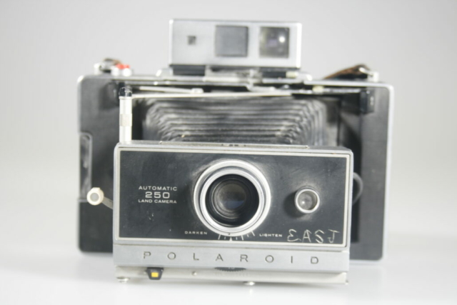 Polaroid Land Camera Automatic. Model 250. 100 series Packfilm. 1967-1969. USA