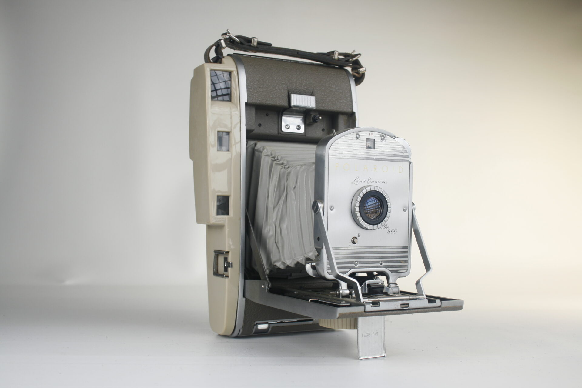 Polaroid Land Camera Model 800. Instant rolfilm camera. Type 40. 1957-1962. USA
