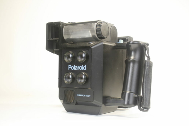 Polaroid Miniportrait camera 203. Paspoort foto’s op 100 pack film. 1988-1990. USA