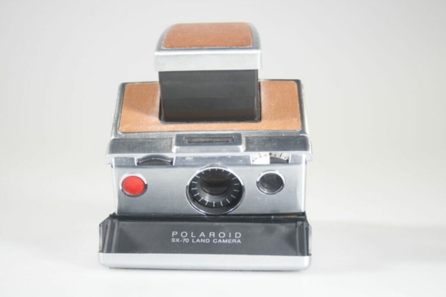 Polaroid SX-70 Land camera. Instant SLR camera. SX-70 integraal film. 1972. USA