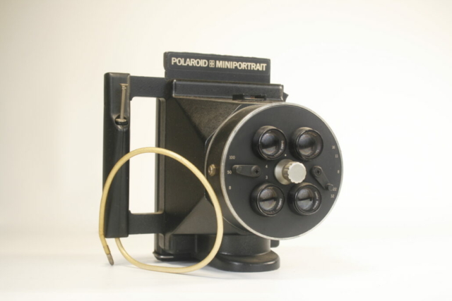 Polaroid pasfotocamera met Cambo licentie. Model 40. Instant portrait camera. 1966-1976. USA