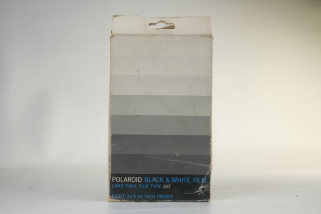 Polaroid zwart wit film. Land pack film type 107.