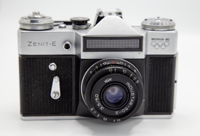 Zenith-E SLR camera met logo moskou 1980 olympic games. 1965-1986. Voormalig USSR.